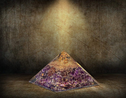 Amethyst Orgonite Pyramid — Violet Stillness | 75 mm Base