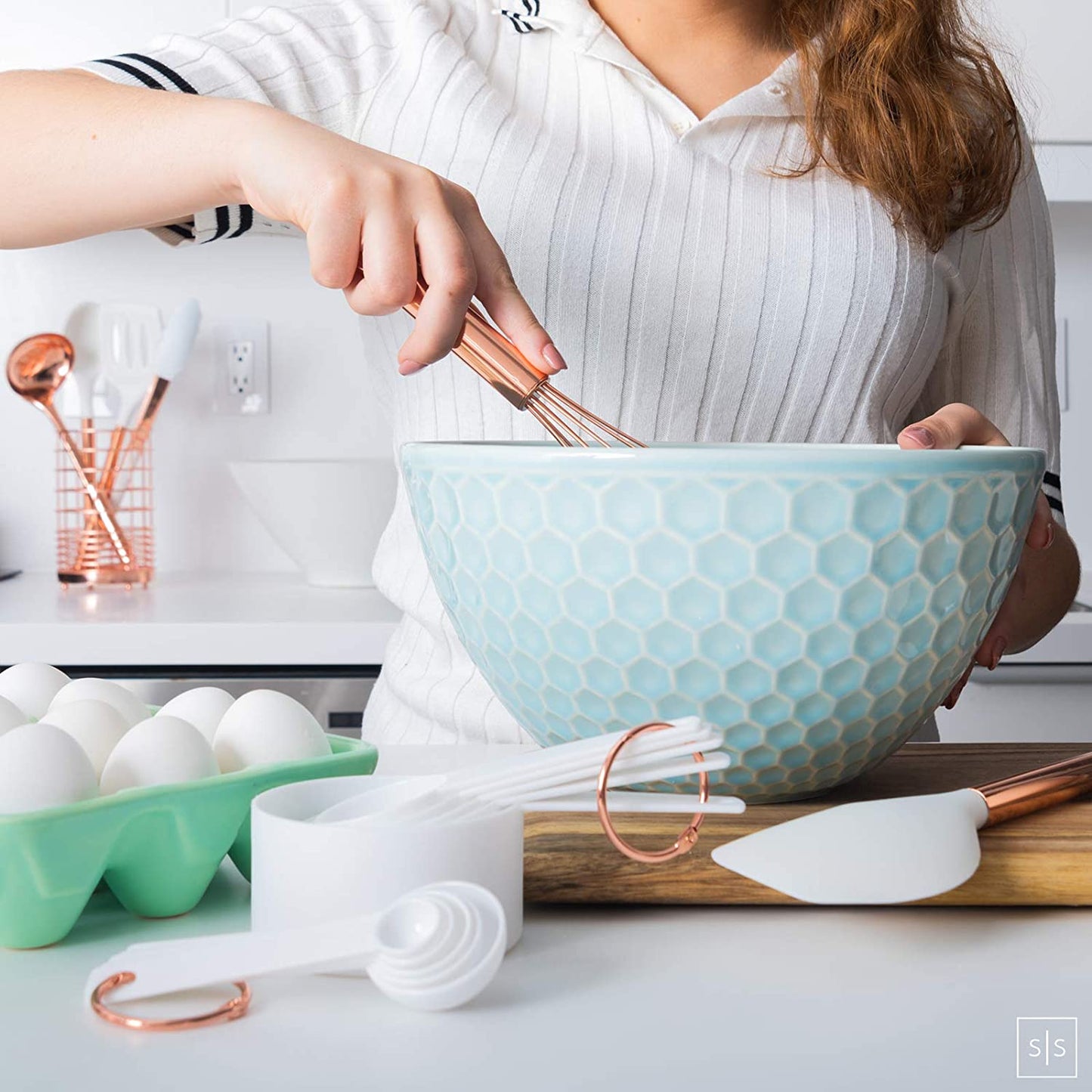 White Silicone & Copper Kitchen Utensils Set with Rose Gold Holder - 17-Piece Collection