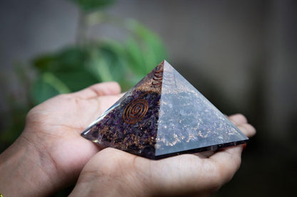 Amethyst Orgonite Pyramid — Violet Stillness | 75 mm Base